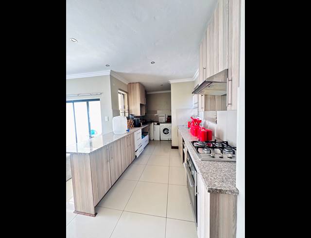 3 BEDROOM SECTIONAL TITLE FOR SALE IN BEN FLEUR